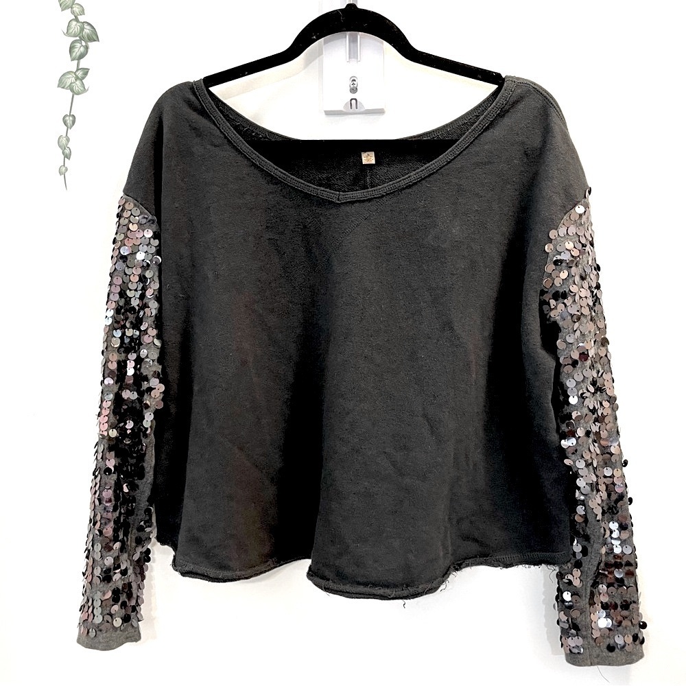 FREE PEOPLE Black Crop Top with Sequin Sleeves. Size S Oversize